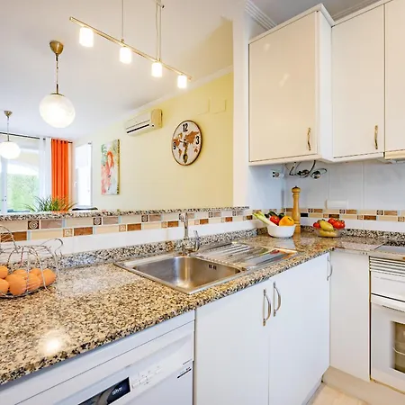 Rosa - Plusholidays カルプ